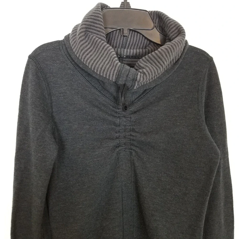 Lululemon In A Cinch Reversible Sweater Sweatshirt Sz 4 Striped Grey High Neck‎